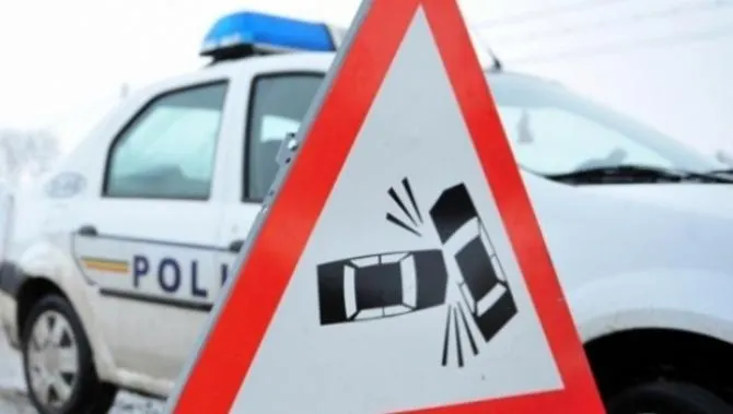 Stîlpul pe care sunt montate camerele de vignetă, distrus de un băcăuan
