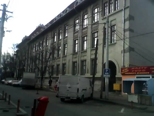 Lucrările de la Colegiul Eminescu, întârziate de birocrație
