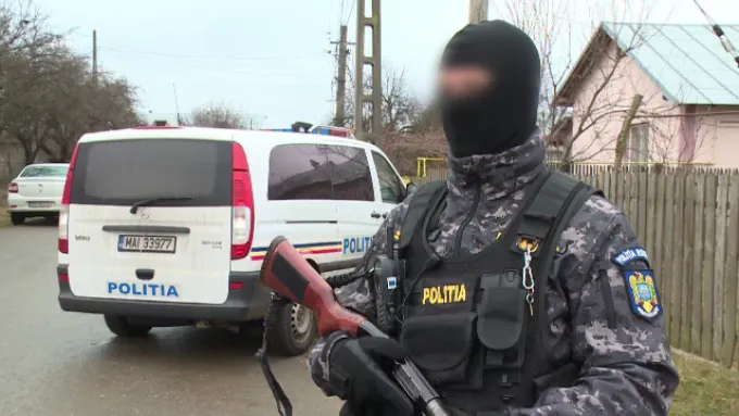 Peste un milion de euro obținuți de o grupare de proxeneți buzoieni. Ce au descoperit polițiștii la percheziții
