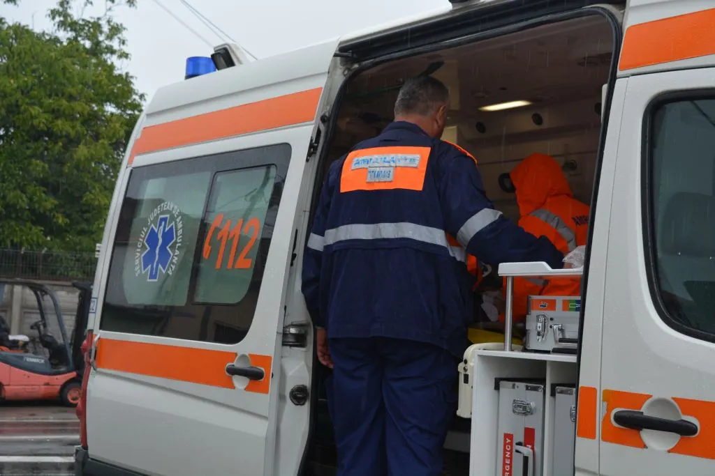 Tânăr de 23 de ani, în stare gravă la spital după ce a fost implicat într-un accident