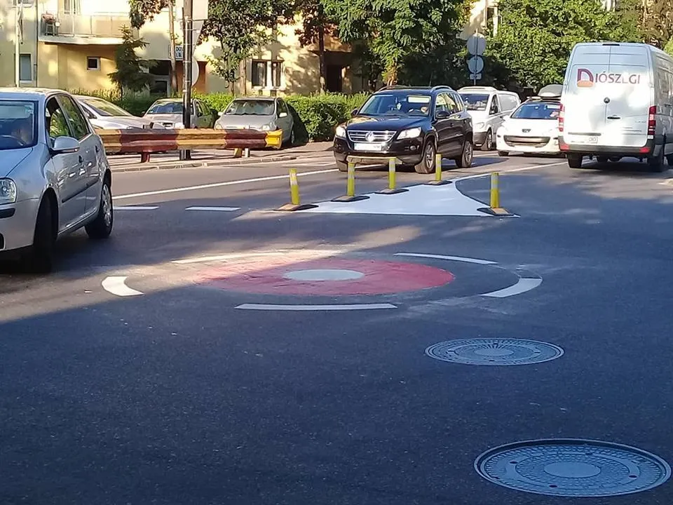 Un nou sens giratoriu într-o intersecție importantă din oraș
