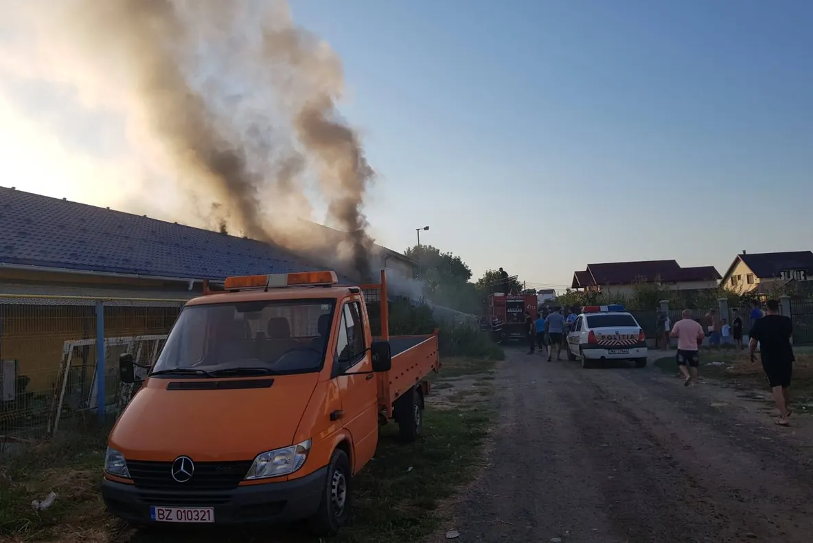 Incendiu, după incendiu ! Arde în Broșteni !