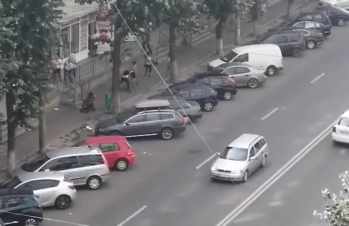 Video Bătaie stradală, între doi Don Juani de ocazie