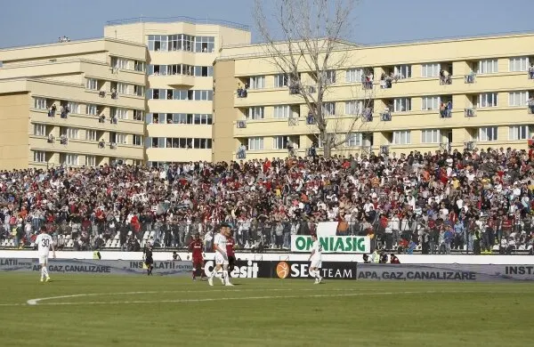 La loc comanda ! Rapid-Gloria, tot în Regie
