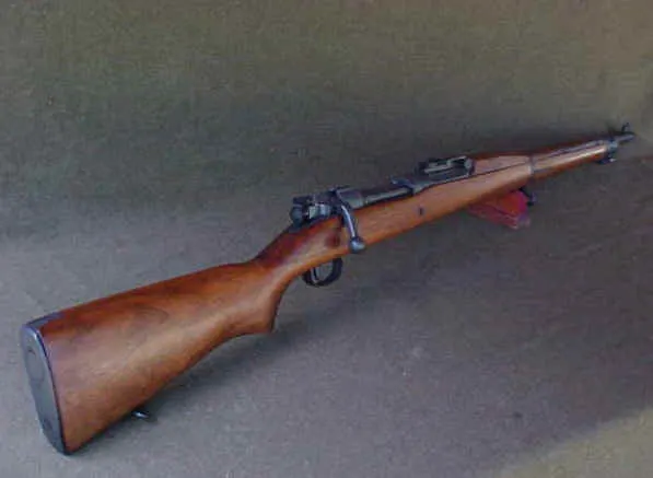 Carabină veche de peste 100 de ani, în podul Spitalului Brătianu