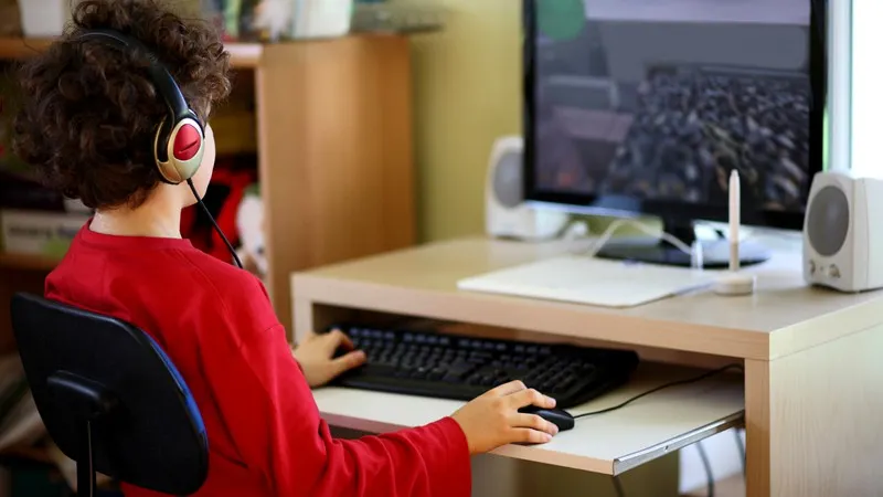 Calculatoare sau tablete pentru copiii din familii sărmane