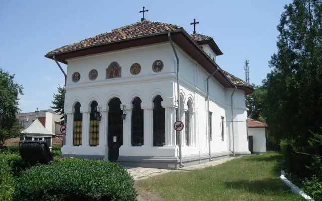 Buzoienii, deranjați de slujbele religioase transmise în difuzoare