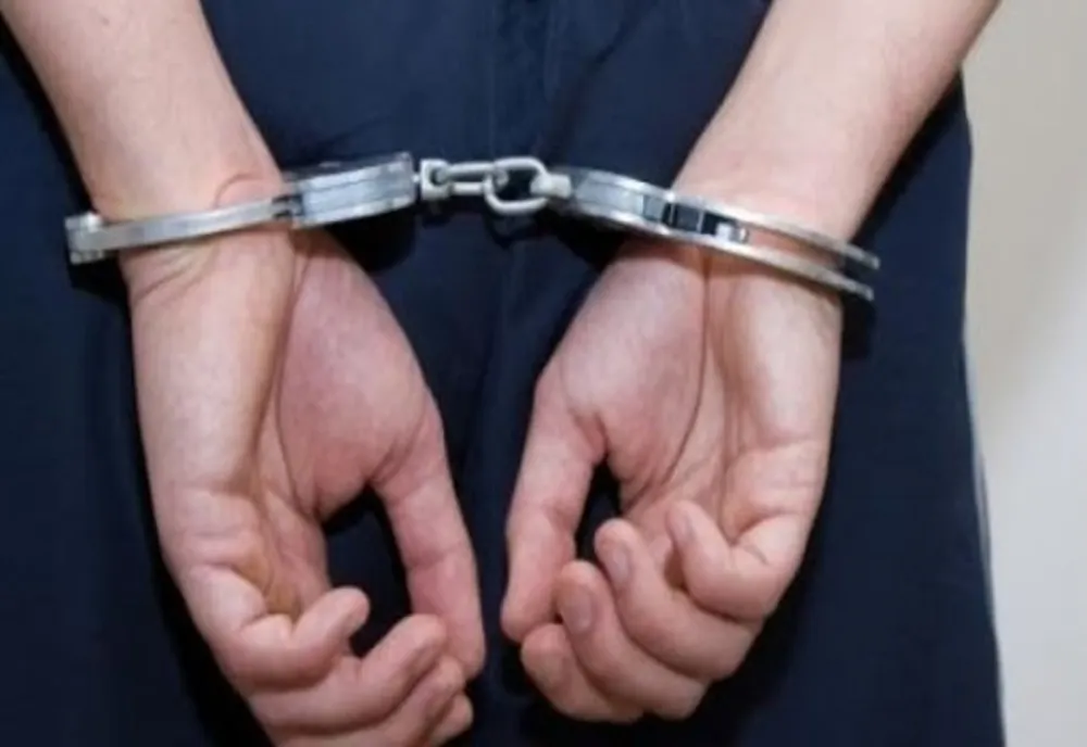 A furat două portofele și s-a ales cu o “brățară” de la polițiști