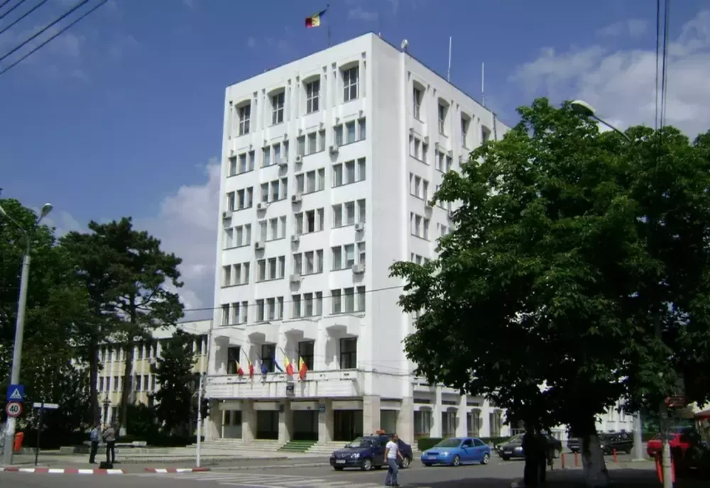 Mai mulți angajați ai Prefecturii vor sta în carantină la domiciliu