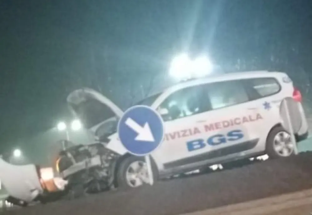 A treia mașină care a intrat în rondul de la strada Frăsinet în ultima lună