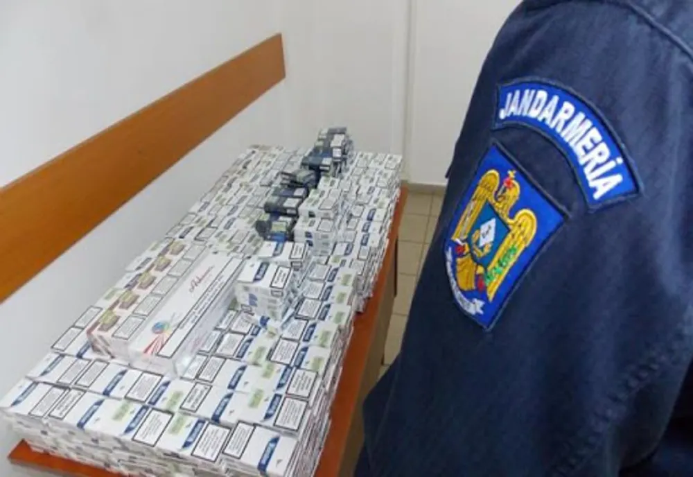 Jandarmii buzoieni au depistat asupra unui bărbat  peste 8.800 de ţigarete fără marcaj fiscal legal 