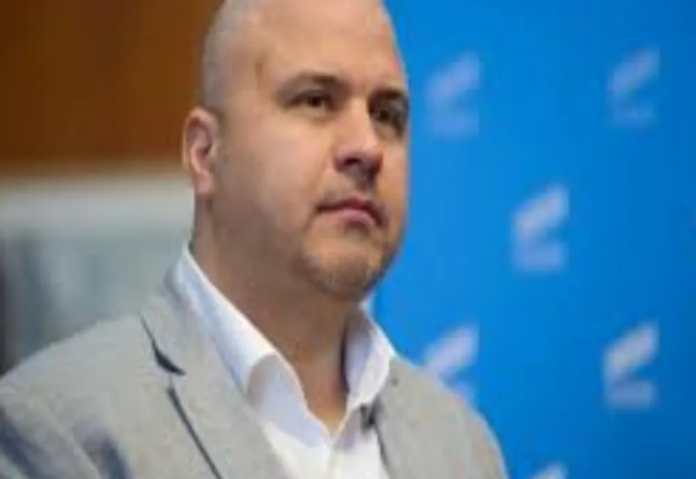 Deputatul USR PLUS Emanuel Ungureanu: Mi se pare înfiorător faptul că medicii și profesorii refuză vaccinarea! Este absurd!