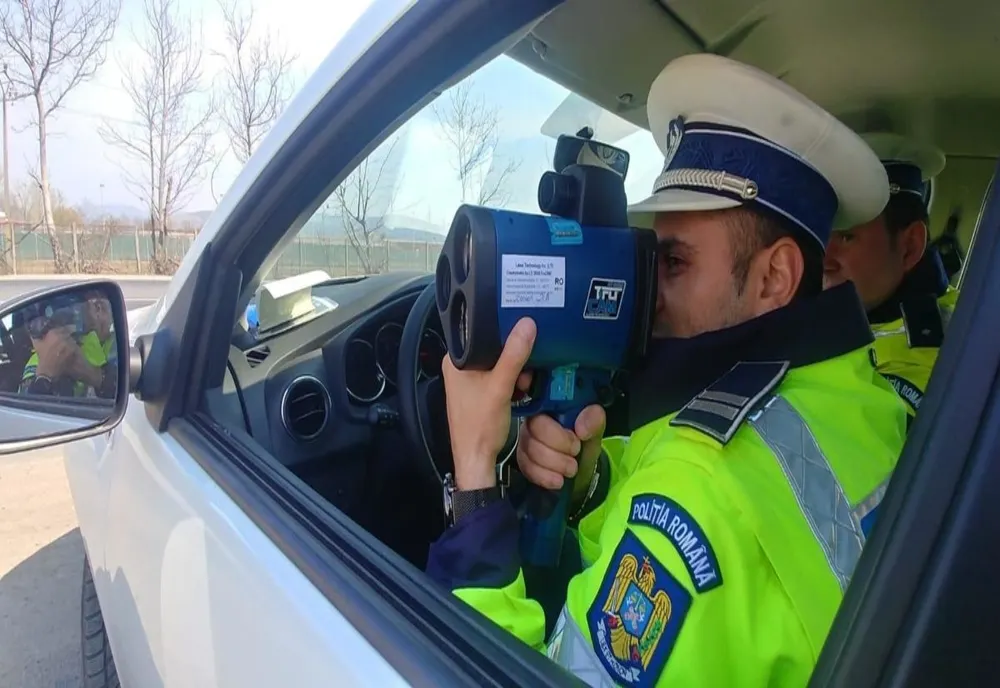 Depistat de radar cu 158 km/h 