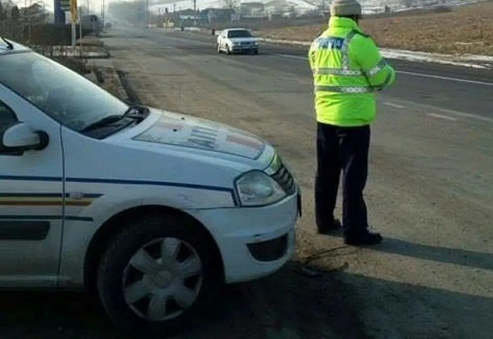 Reținut pentru 24 de ore pentru conducere a unui vehivul având permisul suspendat