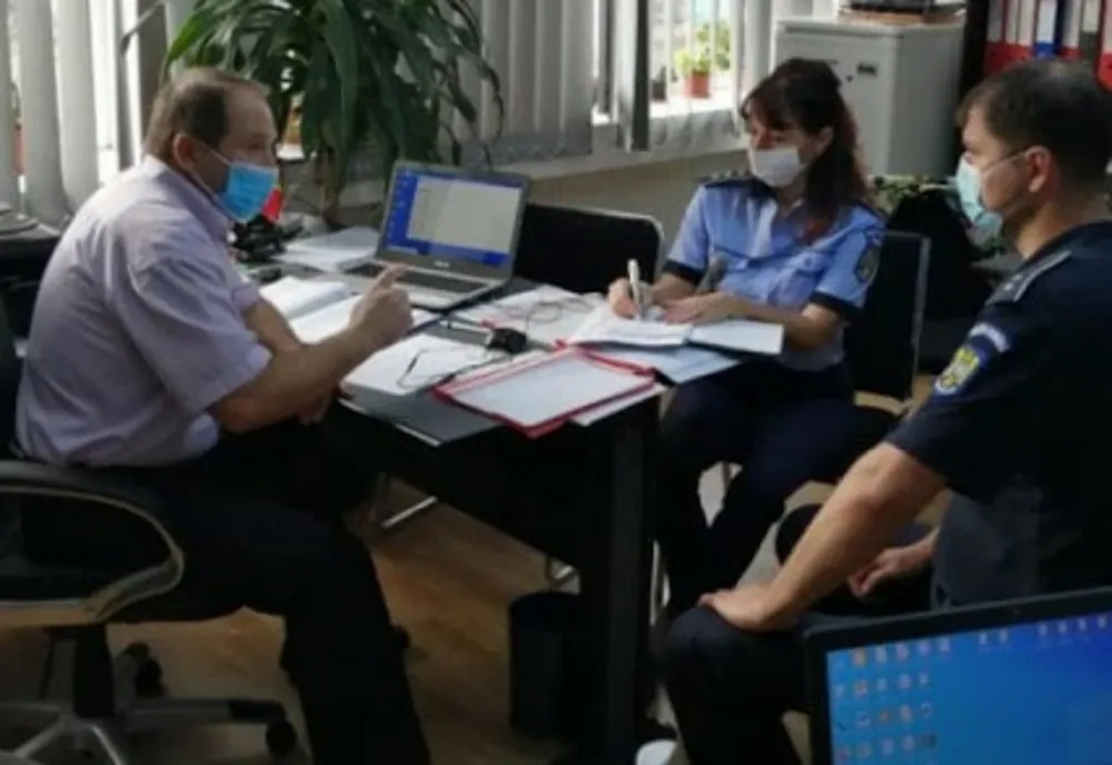 Polițiștii de la Prevenire și de la Siguranță Școlară în dialog cu liceeni despre impactul discriminării 
