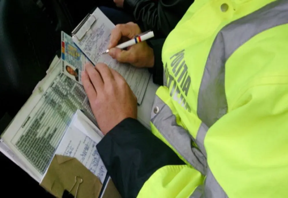 Polițiștii buzoieni au reținut în weekend 66 de permise de conducere ca urmare a neregulilor constatate în trafic