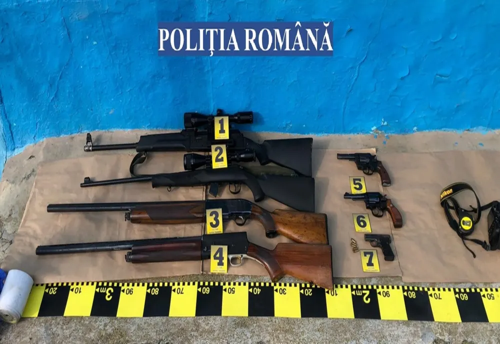 Percheziții într-un dosar de trafic de substanțe toxice