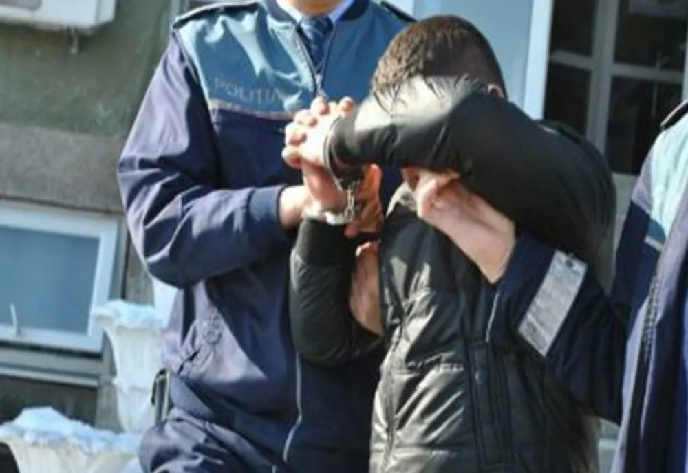 Minor de 13 ani cercetat pentru furt din locuința unui buzoian