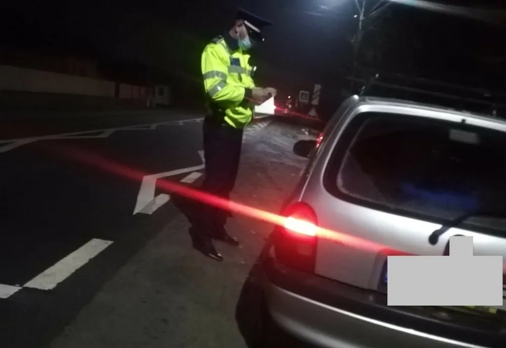 Polițiștii rutieri buzoieni au aplicat 105 sancţiuni contravenţionale şi au reţinut 17 de permise de conducere
