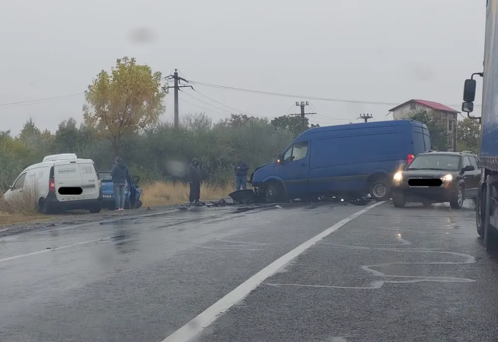 Accident cu 4 vehicule implicate pe DN2E85