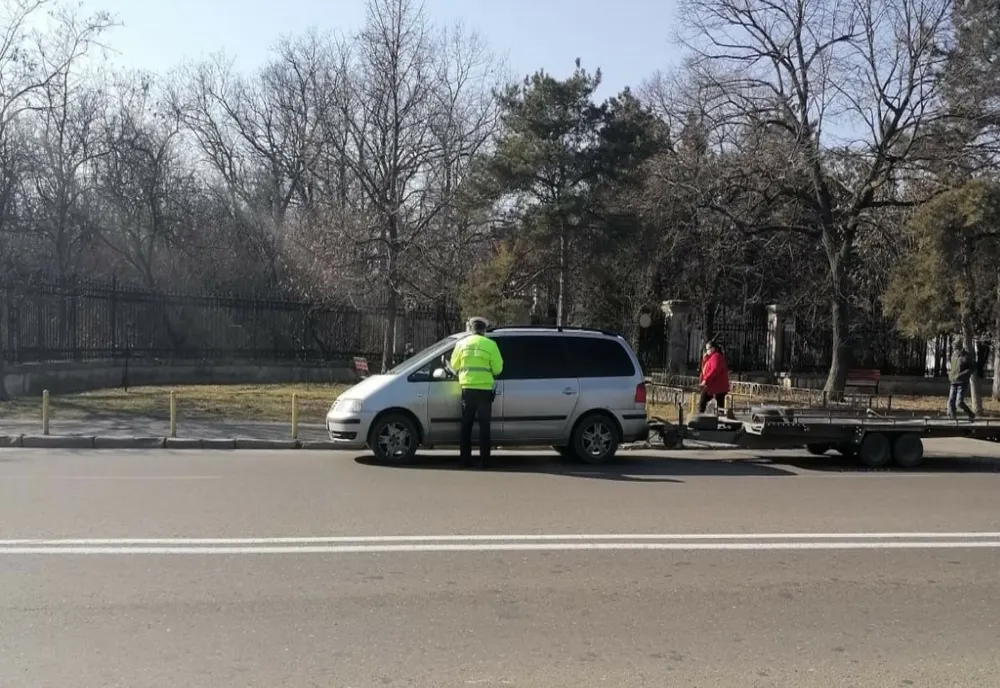 Polițiștii prezenți în trafic pentru combaterea principalelor cauze ale accidentelor rutiere