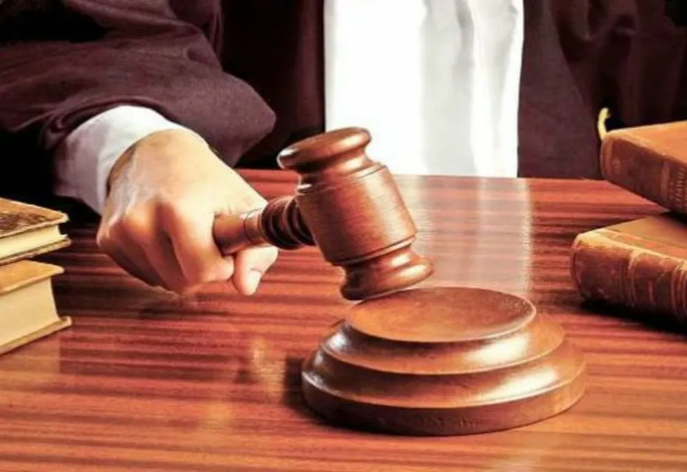 Sentința în cazul șoferiței care a lovit intenţionat un poliţist pe motocicletă a fost, amânată pentru data de 7 martie