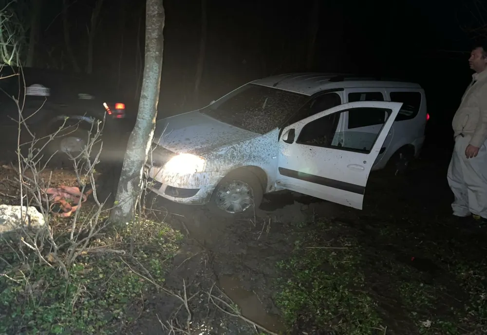 Foto: Au urmat indicațiile GPS-ului și s-au rătăcit în zona împădurită a județului Buzău