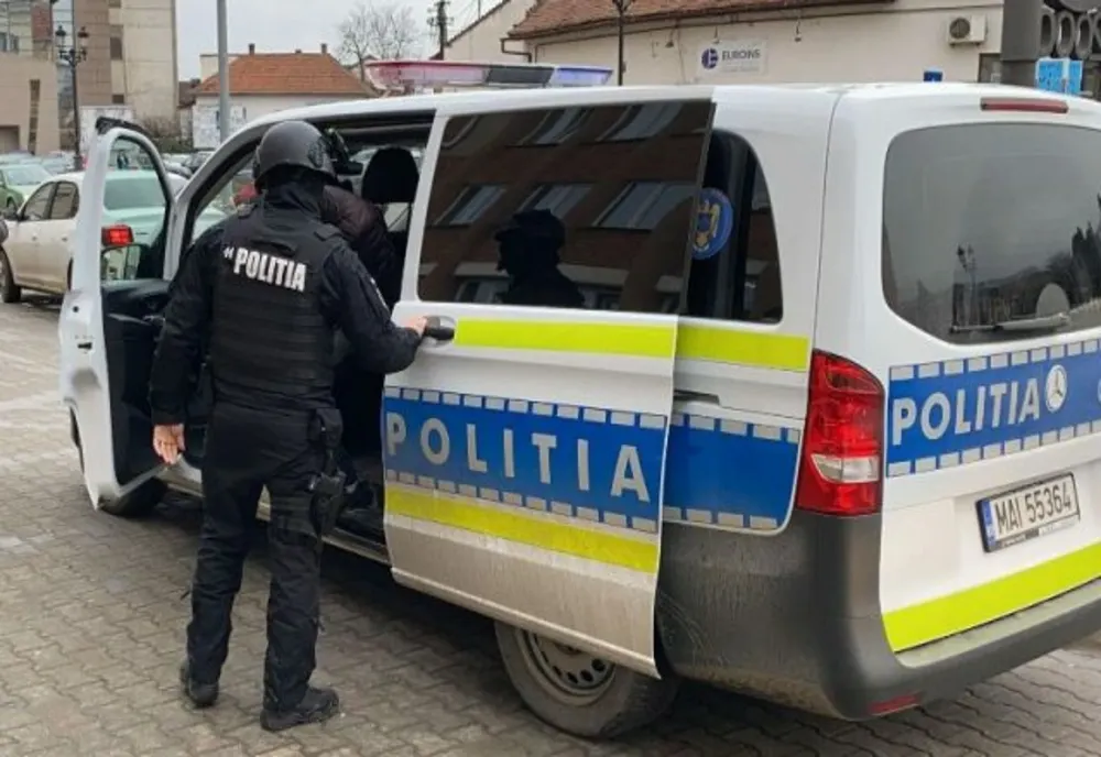 Percheziții în Vadu Pașii la persoane cercetate pentru nerespectarea regimului armelor și munițiilor 