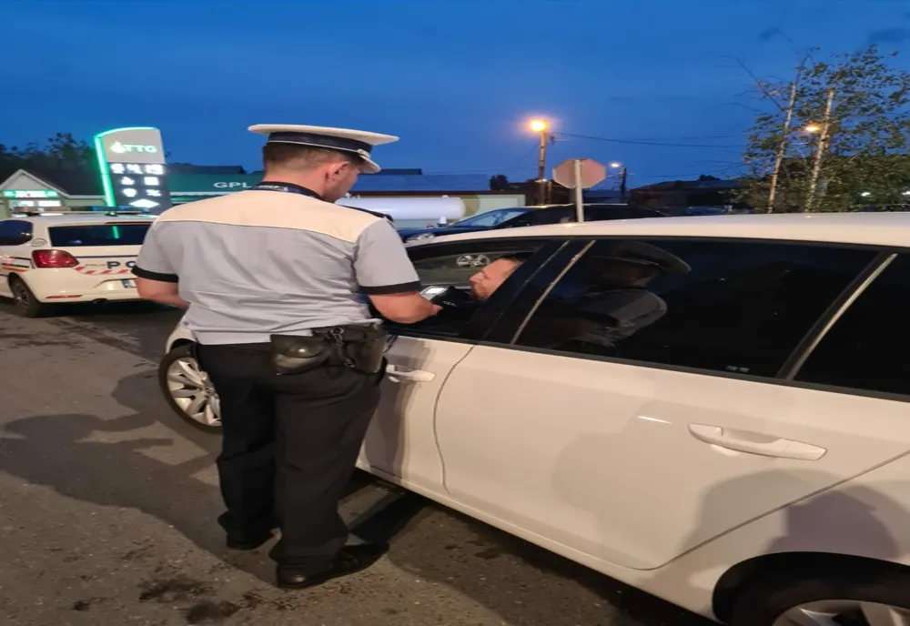 Acţiuni ale poliţiştilor de la rutieră şi ordine publică pentru depistarea celor care produc disconfort fonic
