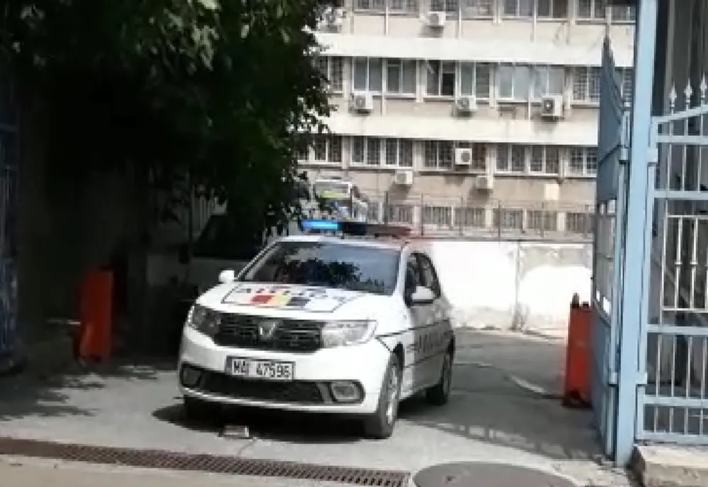 Arestați pentru lipsire de libertate a unor minori și supunerea loc la muncă forțată