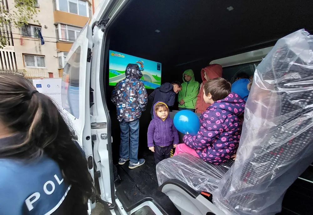 Dialog pe teme preventive ale poliţiştilor cu atribuţii în domeniu