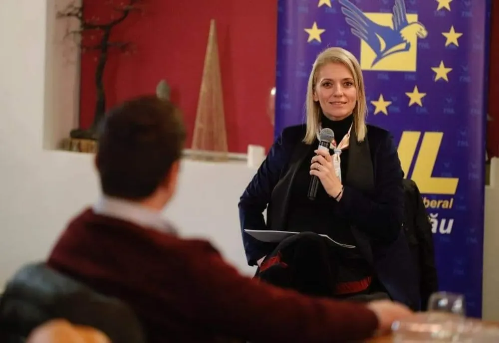 Președinta Senatului, Alina Gorghiu s-a întâlnit cu tinerii liberali buzoieni, la ”Cafeneaua Liberală"