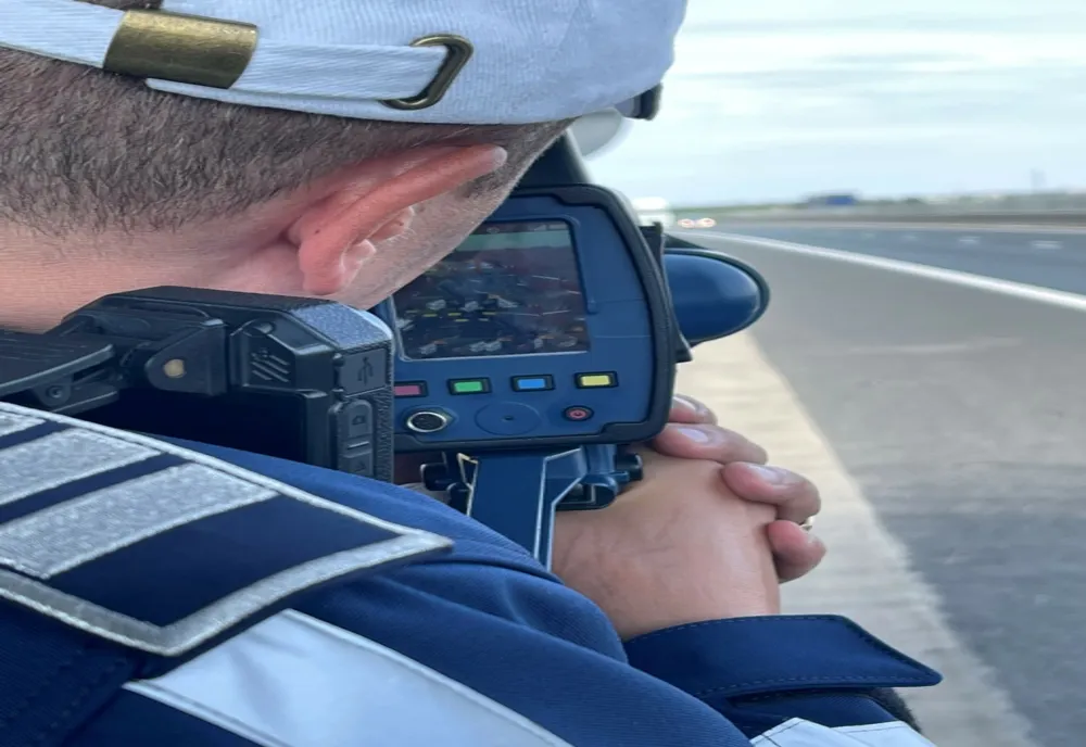 Peste 130 de sancţiuni contravenţionale aplicate de poliţiştii rutieri în ultimele 24 de ore 