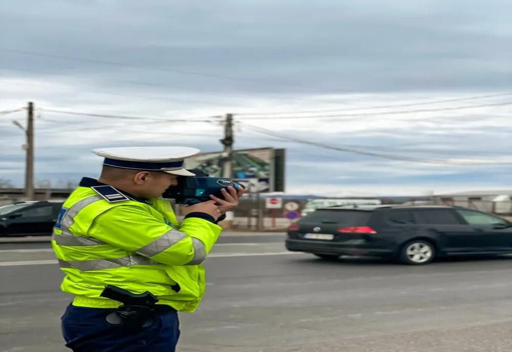 Peste 110 sancţiuni aplicate pentru neregulile constatate de poliţişti în trafic în ultimele 24 de ore