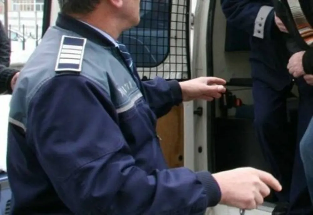 Buzoian reținut pentru încălcarea ordinului de protecție