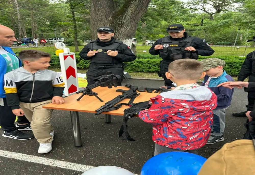 Polițiștii alături de cei mai mici dintre buzoieni 
