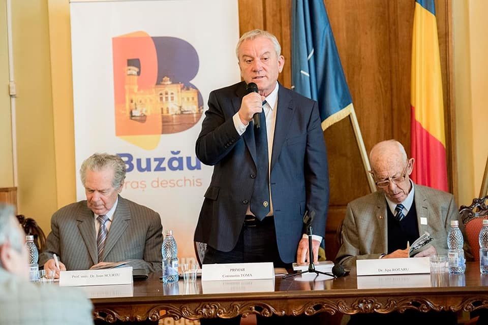 Primarul Buzăului amenință cu demisia