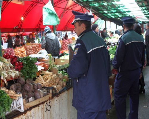 Bărbat atacat cu satârul, în Piața Centrală