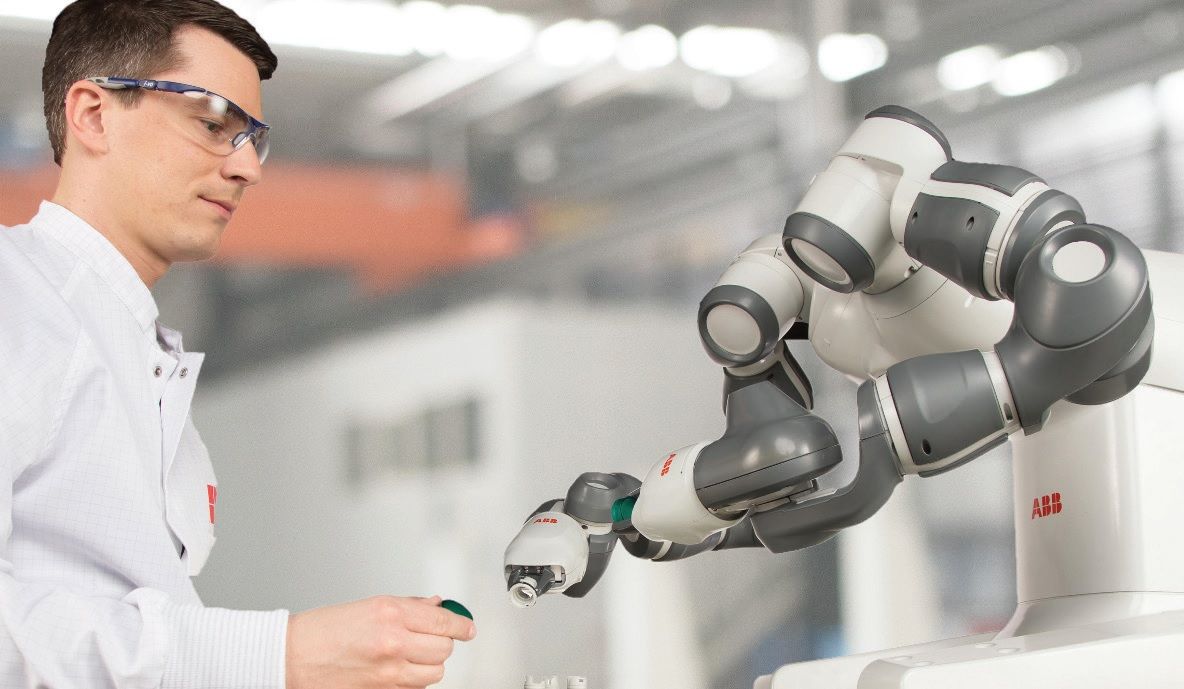 Caravana Jocurile Științei revine la Buzău. Vedeta expoziției, YuMi, un robot cu două brațe