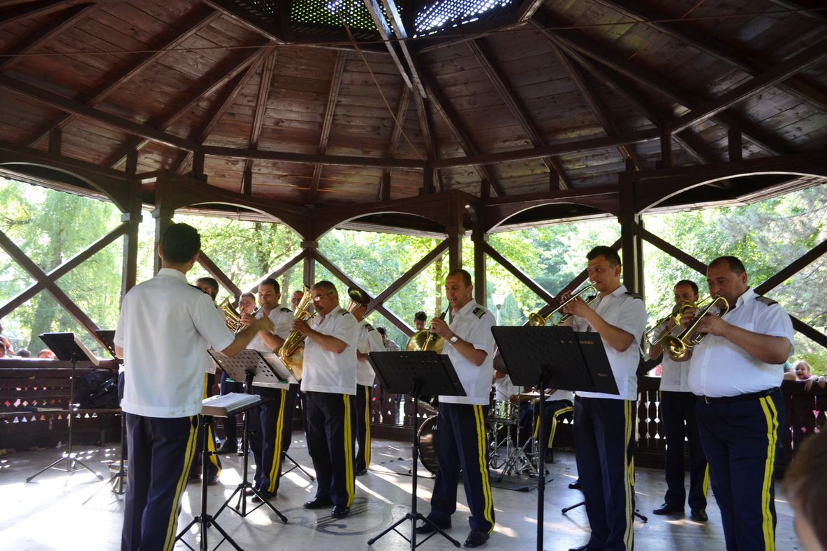 Concert de promenadă, duminică, în Crâng