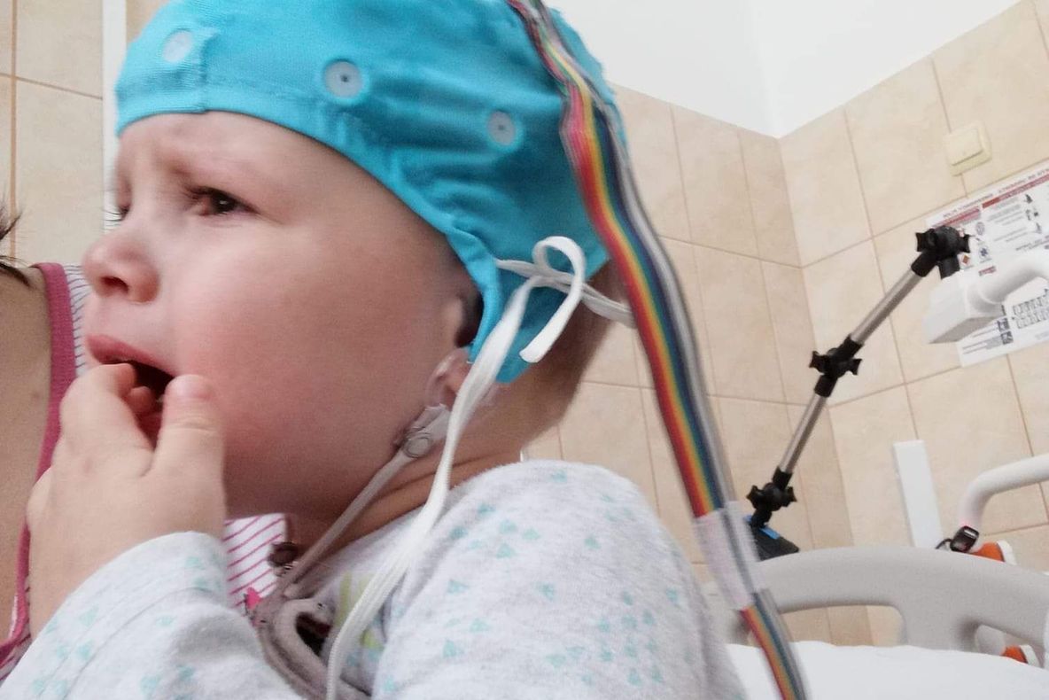 Ayan suferă de o boală rară. Familia are nevoie de sprijinul nostru