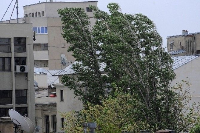 Nu scăpăm de vreme rea ! Atenționare meteo de vânt puternic. Rafale de până la 75km/h