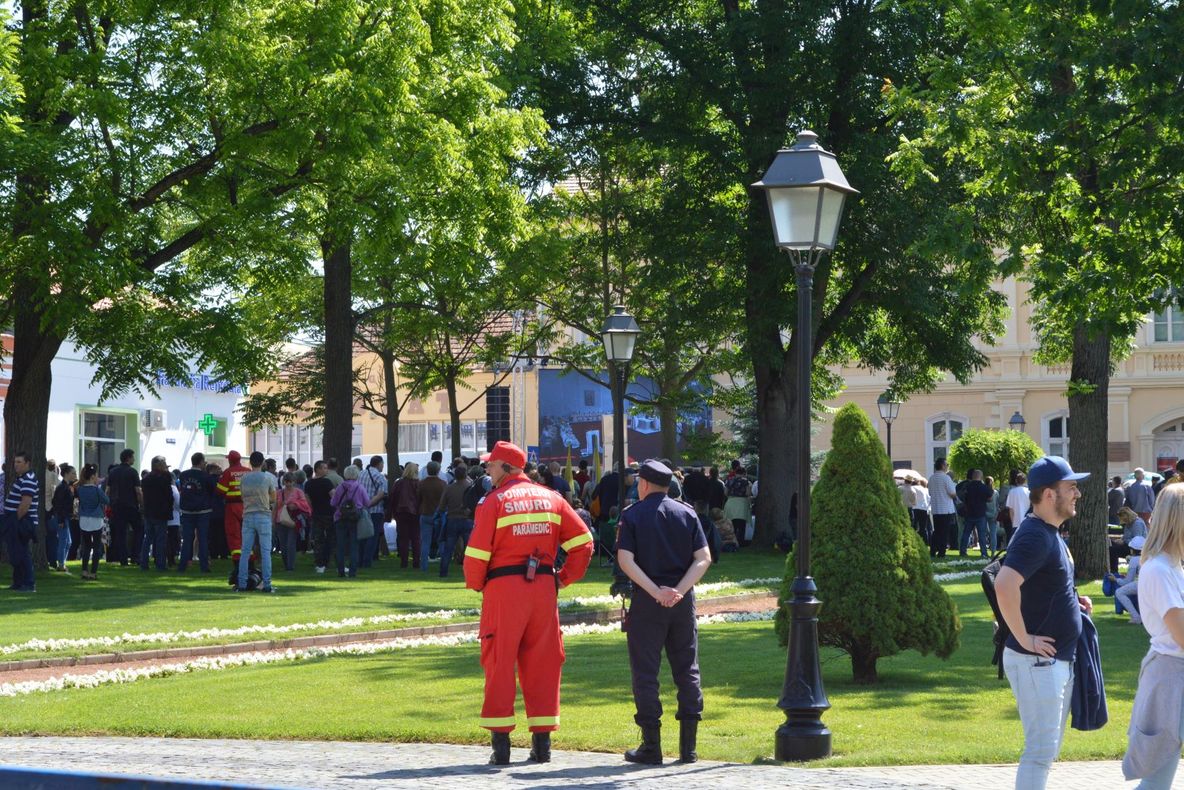 Descinderi ale polițiștilor la persoane bănuite de  contrabandă cu arme. S-a descoperit un arsenal întreg