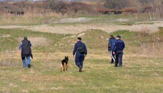 Zeci de localnici, jandarmi și pompieri caută un bărbat dispărut fără urmă