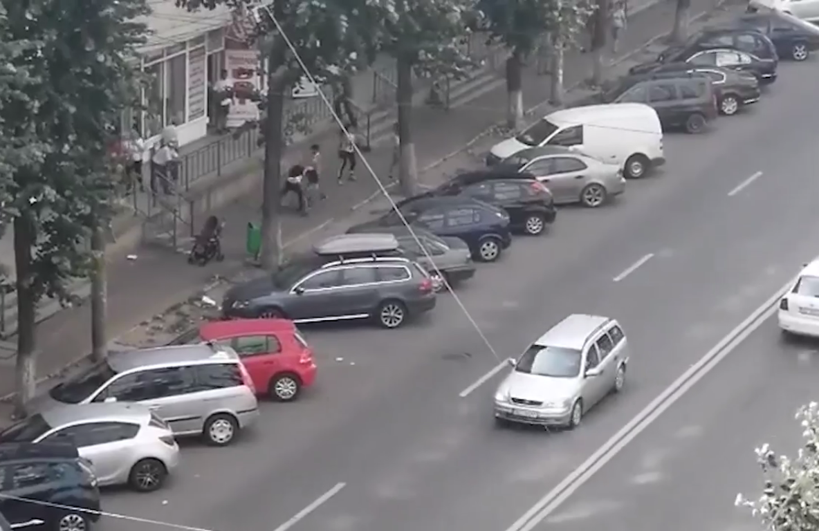 Video Bătaie stradală, între doi Don Juani de ocazie