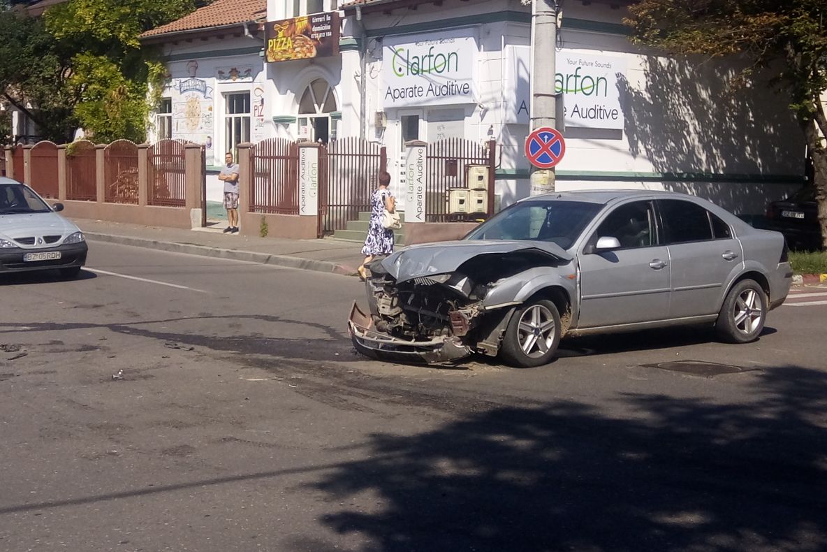 Accident cu 3 victime într-o intersecție importantă din Buzău