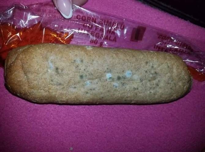 Controale ample după ce elevilor le-au fost servite cornuri mucegăite