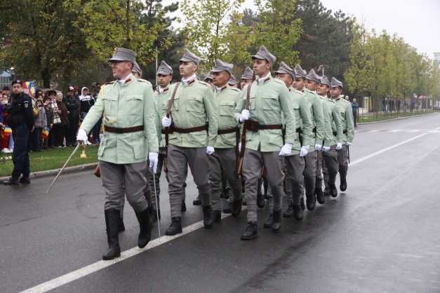 Ceremonial la Cimitirul Eroilor, de Ziua Armatei