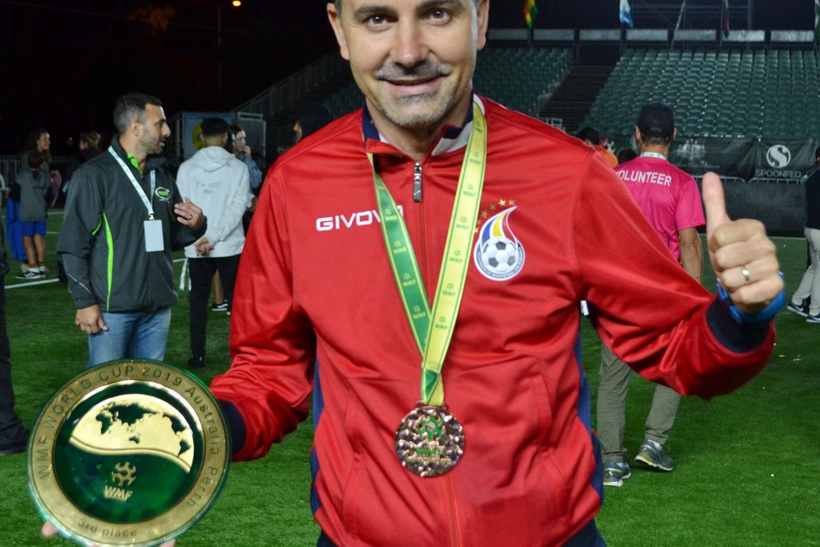 Nou șef, peste fotbalul roș-albastru