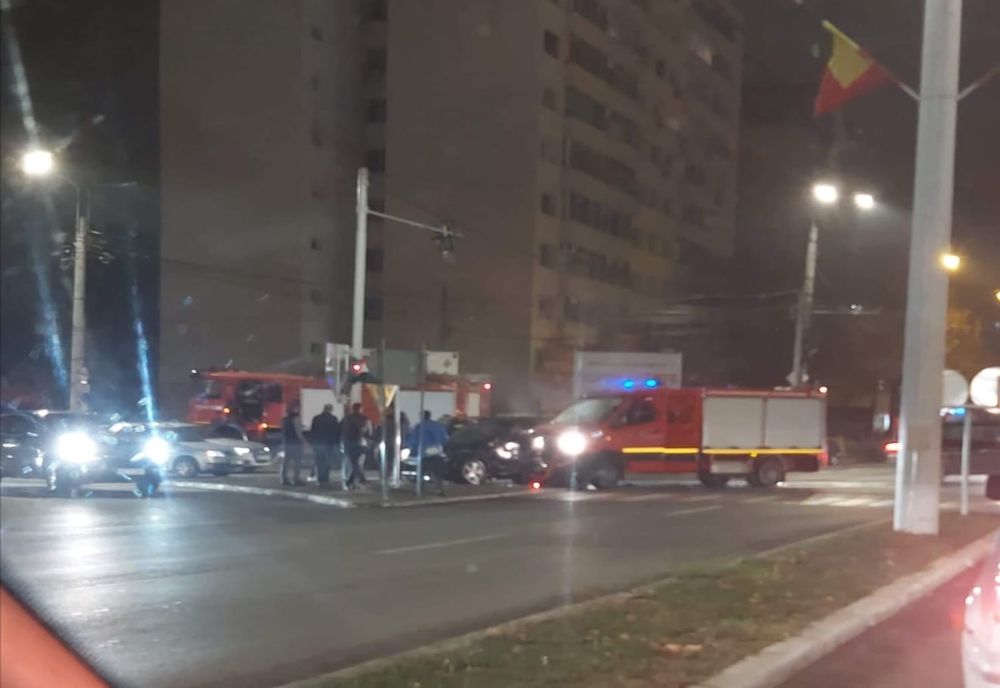 Vehicul SMURD, lovit în intersecție, chiar în timp ce se afla in misiune